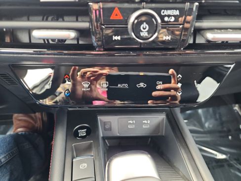 New 2026 Nissan Kicks SR w/ SR Premium Package image 15