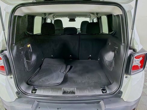 Used 2019 Jeep Renegade Latitude image 27