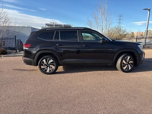 Used 2024 Volkswagen Atlas SE AWD/4WD image 3