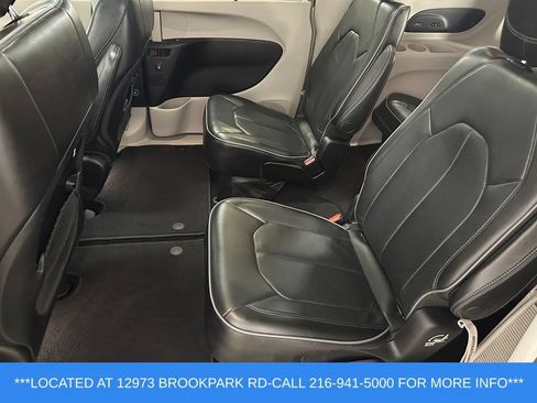 Used 2018 Chrysler Pacifica Limited FWD image 19