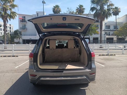 Used 2015 Nissan Pathfinder SL FWD image 9