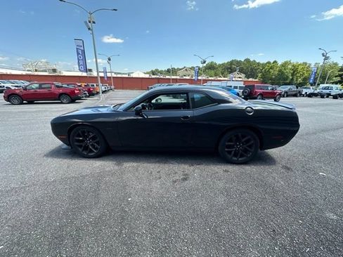 Used 2019 Dodge Challenger R/T w/ Driver Convenience Group RWD image 11
