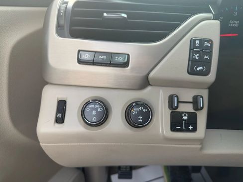 Used 2018 GMC Yukon Denali w/ Enhanced Security Package image 13