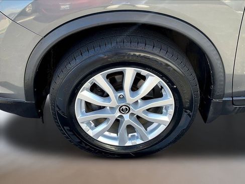 Used 2017 Nissan Rogue SV w/ SV Premium Package AWD/4WD image 35