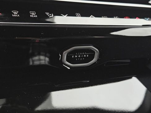 New 2026 Jeep Grand Cherokee Altitude image 21