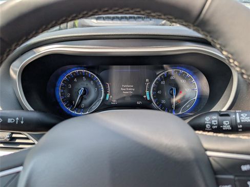 Used 2023 Chrysler Pacifica Touring-L FWD image 31