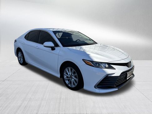 Used 2023 Toyota Camry LE image 3