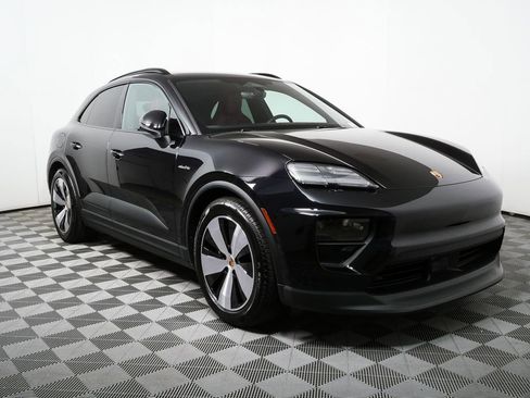 Certified 2025 Porsche Macan 4 Electric image 27