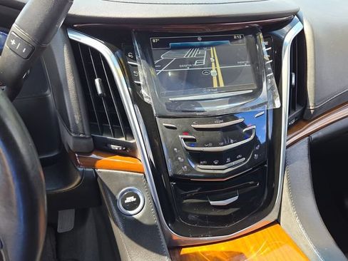 Used 2016 Cadillac Escalade Luxury RWD image 19