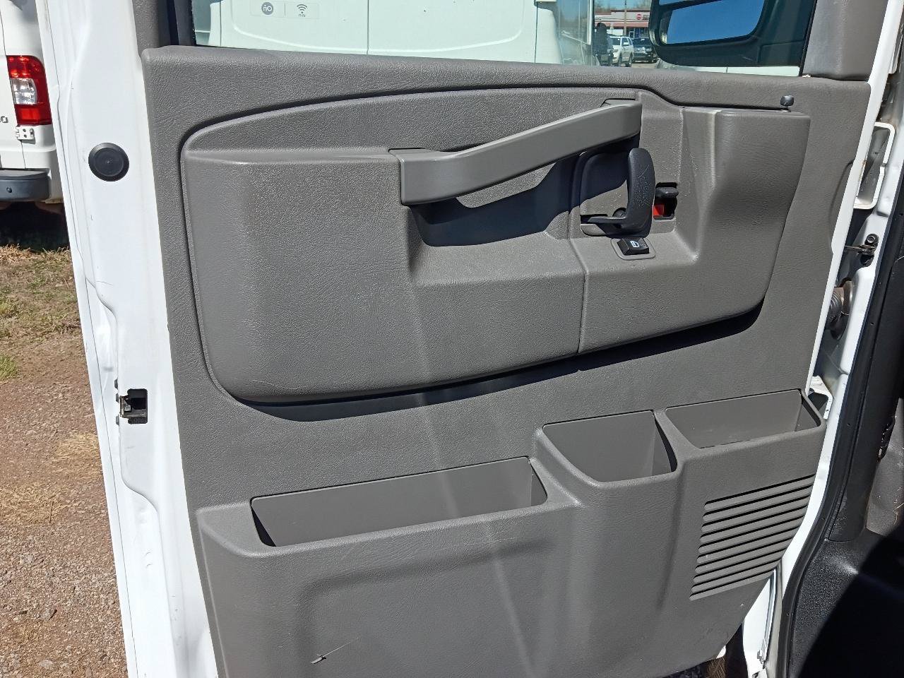 Used 2018 GMC Savana 2500 w/ Driver Convenience Package RWD image 9