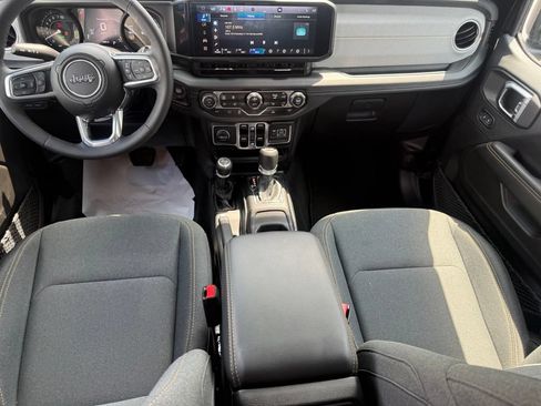Used 2025 Jeep Wrangler Unlimited Sahara AWD/4WD image 40
