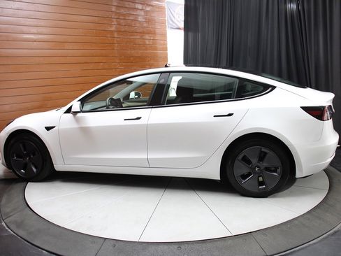 Used 2022 Tesla Model 3 Long Range AWD/4WD image 9