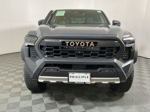 Used 2025 Toyota Tacoma Trailhunter AWD/4WD image 3