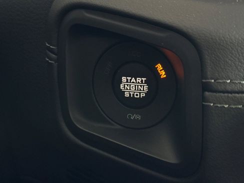 Used 2025 Jeep Wrangler Unlimited Sahara AWD/4WD image 25