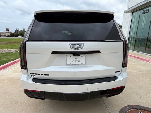 Used 2025 Cadillac Escalade ESV Sport Platinum w/ LPO, ONYX Package AWD/4WD image 4