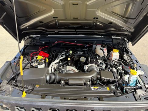 Used 2023 Jeep Gladiator Sport AWD/4WD image 18