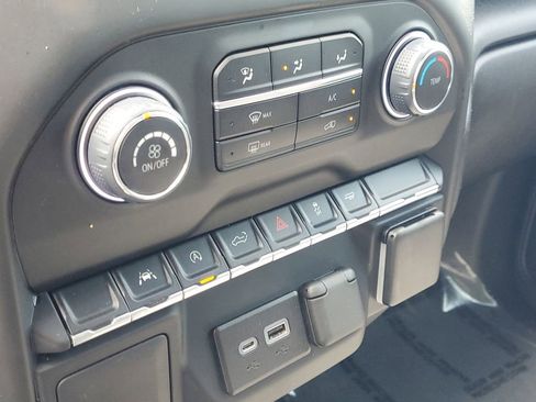 Used 2022 Chevrolet Silverado 1500 Custom image 25