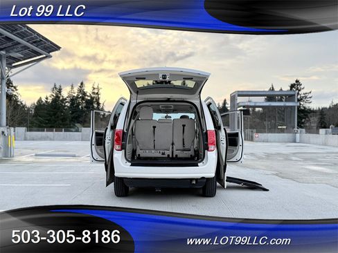 Used 2011 Dodge Grand Caravan Crew image 40