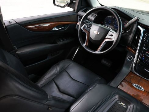Used 2016 Cadillac Escalade ESV Luxury RWD image 22