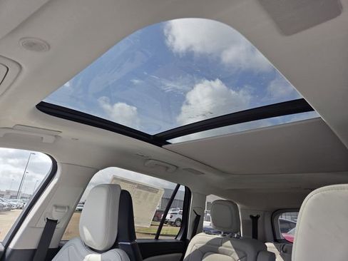 New 2026 Lincoln Aviator Reserve w/ Luxury Package RWD image 9