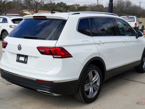 Used 2020 Volkswagen Tiguan SEL w/ Tiguan Three-Row MDO Package image 6