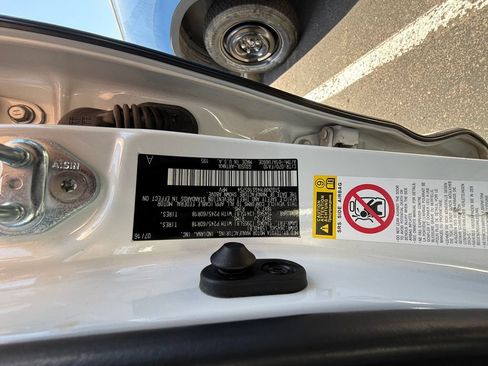 Used 2016 Toyota Highlander Plus FWD image 19