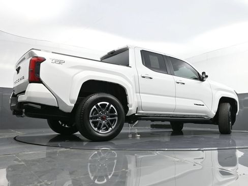 Used 2024 Toyota Tacoma TRD Sport AWD/4WD image 30