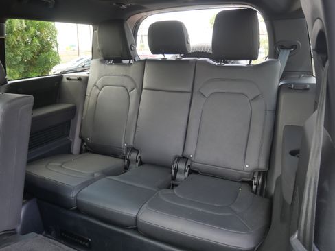 Used 2023 Land Rover Defender 130 S image 9