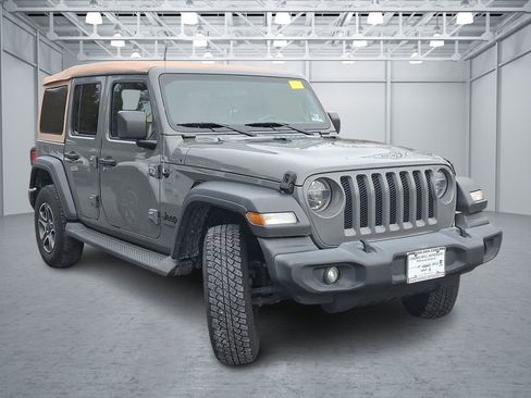 Used 2020 Jeep Wrangler Unlimited Sport image 3
