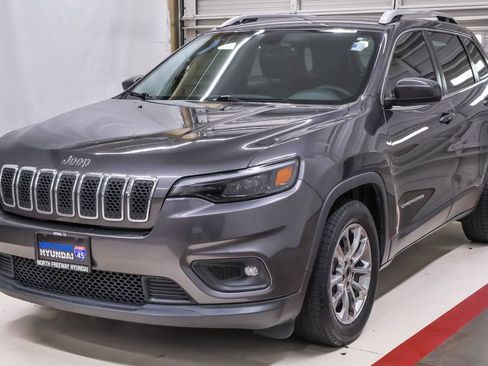 Used 2019 Jeep Cherokee Latitude Plus w/ Comfort/Convenience Group FWD image 1