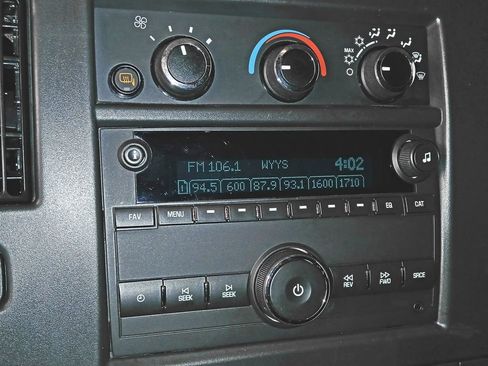 Used 2025 Chevrolet Express 2500 w/ Driver Convenience Package RWD image 15