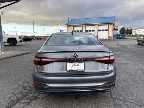 Used 2025 Volkswagen Jetta SE image 6