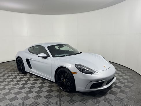 Certified 2024 Porsche 718 Cayman RWD image 9