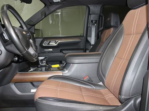 Used 2023 Chevrolet Silverado 1500 High Country w/ High Country Premium Package AWD/4WD image 18