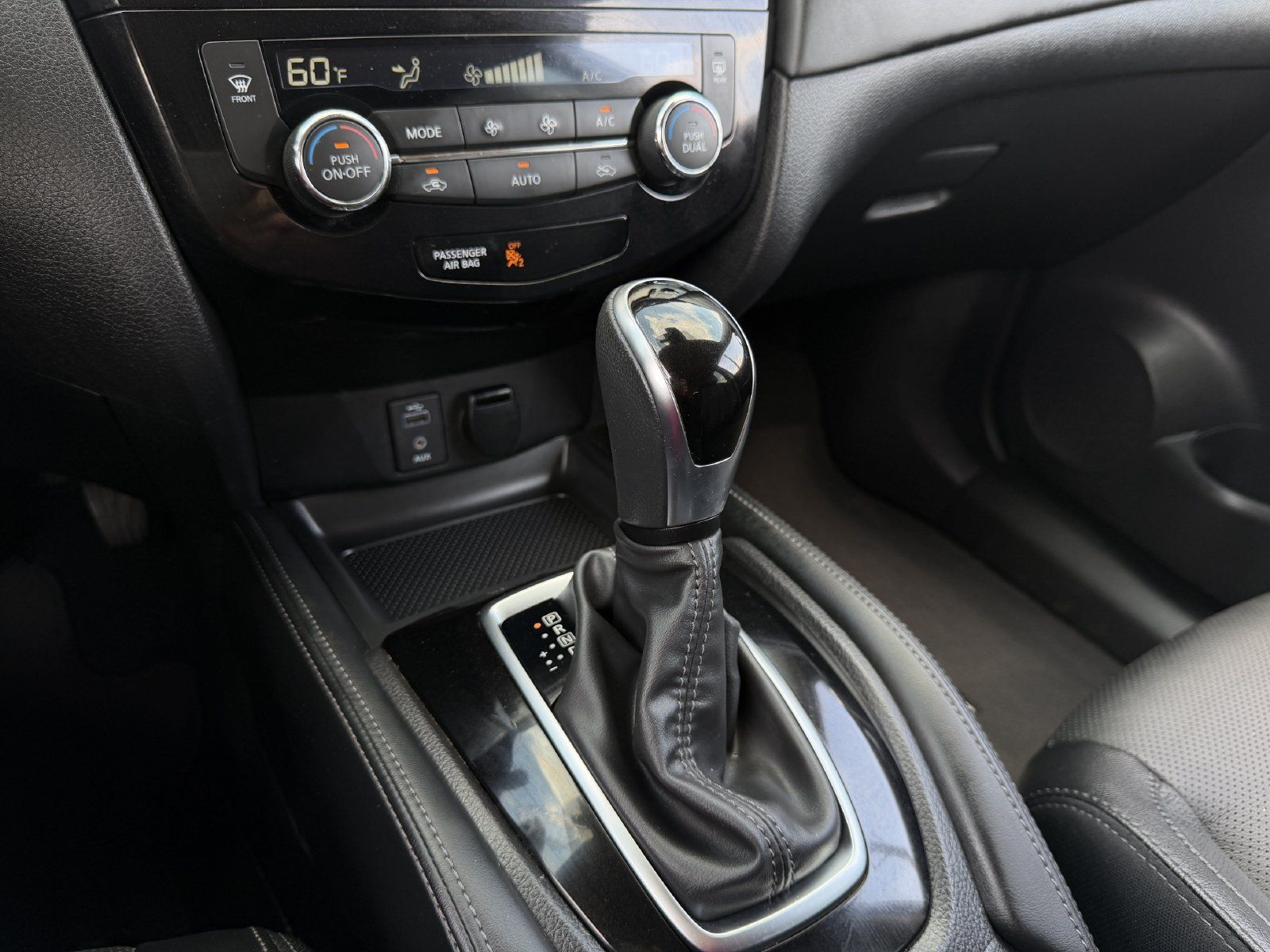 Used 2017 Nissan Rogue SL w/ SL Premium Package FWD image 20