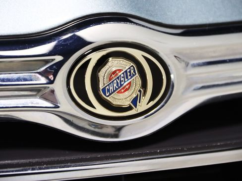 Used 2010 Chrysler Town & Country Touring Plus w/ Premium Group FWD image 27