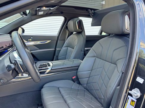 Used 2023 BMW 740i w/ Executive Package RWD image 52