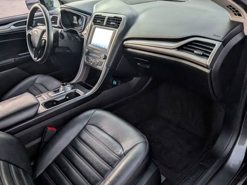 Used 2020 Ford Fusion SE image 13