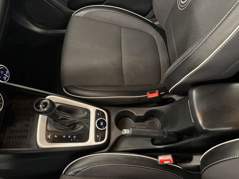 Certified 2023 Hyundai Venue Limited w/ Cargo Package image 17