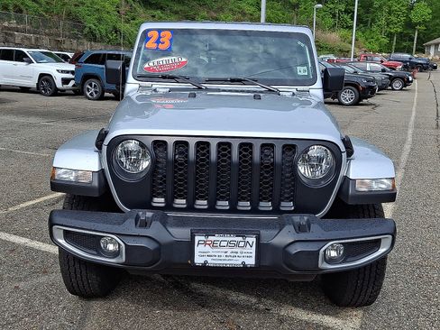 Used 2023 Jeep Gladiator Sport AWD/4WD image 2