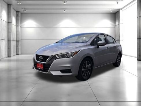 Used 2021 Nissan Versa SV image 3