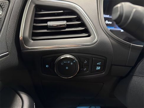 Used 2024 Ford Edge Titanium image 22