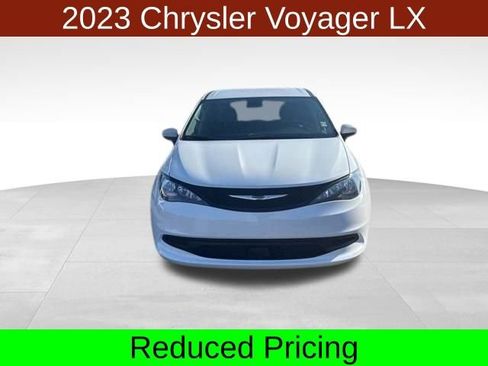 Used 2023 Chrysler Voyager LX FWD image 2