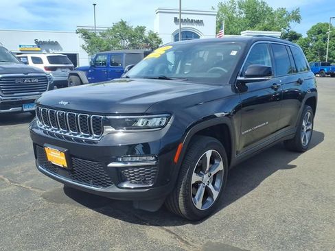 Certified 2023 Jeep Grand Cherokee Limited w/ Luxury Tech Group II AWD/4WD image 3