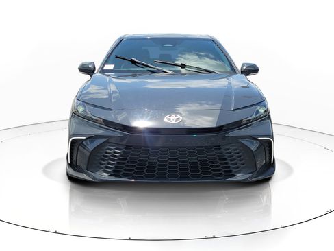 Used 2025 Toyota Camry SE w/ Convenience Package FWD image 2
