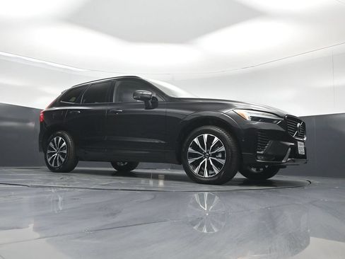 Used 2025 Volvo XC60 B5 Plus AWD/4WD image 3