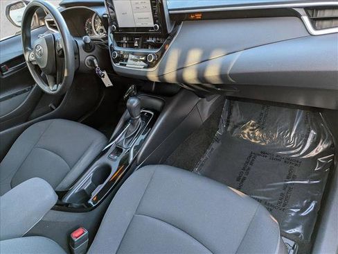 Used 2022 Toyota Corolla LE image 20