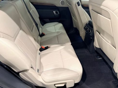 Used 2017 Land Rover Discovery HSE AWD/4WD image 30