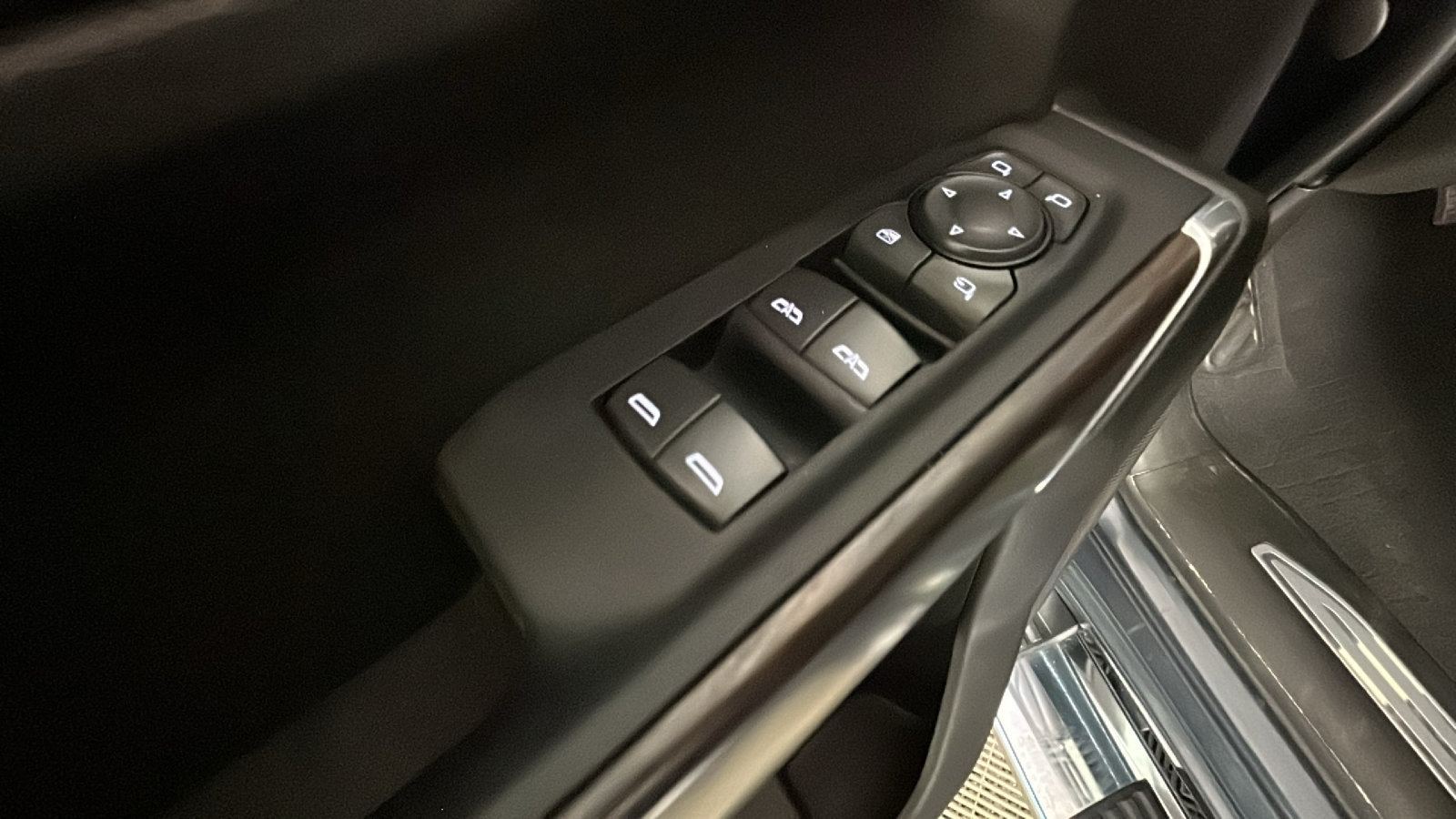 Used 2021 GMC Sierra 1500 SLT AWD/4WD image 13