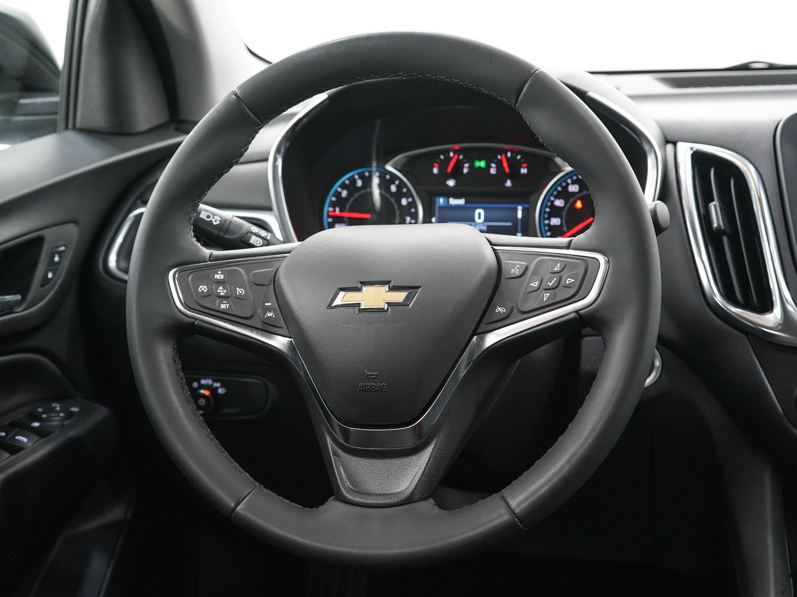 Used 2024 Chevrolet Equinox LT AWD/4WD image 17